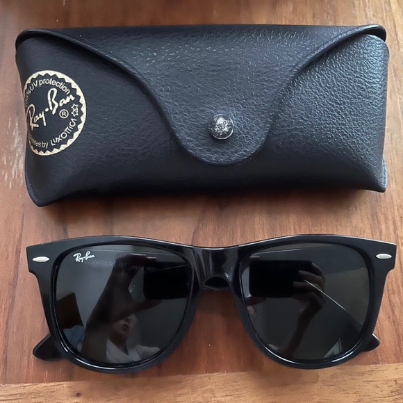 Ray-Ban Wayfarers-Black frame/green lenses - Picture 1 of 4